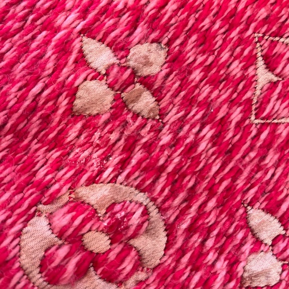 Louis Vuitton Logomania Scarf - Picture 4 of 12